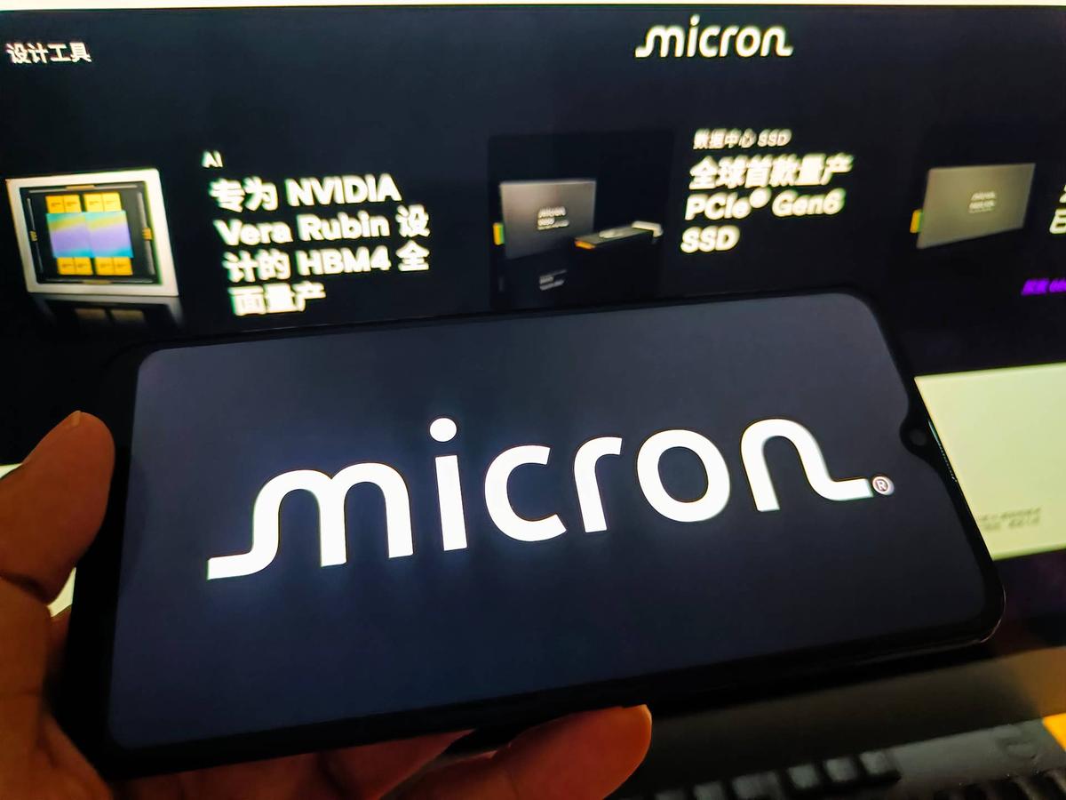  A Susquehanna analyst raises his price target on Micron Technology and SanDisk. 