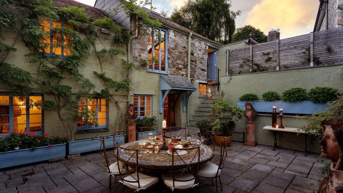 (Sue Vaughton Photography via SWNS). 