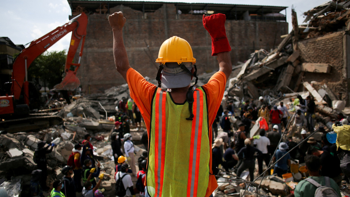 Carrera contrarreloj para rescatar a sobrevivientes de terremoto se intensifica en Colombia 