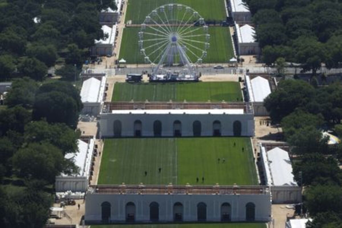 A ferris wheel on the National Mall ahead of U.S. President Donald Trump's opening remarks for the Great American State Fair, near the U.S. Capitol in Washington, D.C., U.S., June 24, 2026. REUTERS/Tom Brenner