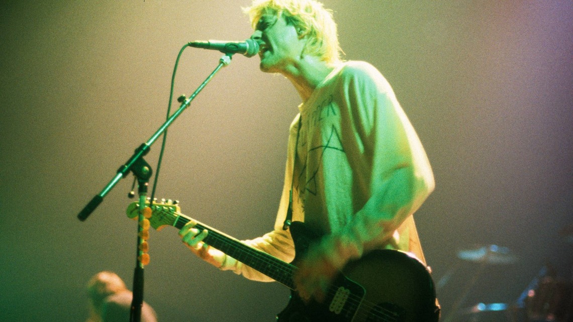 '90s Rock Band Still Charting 32 Years After Disbandment 