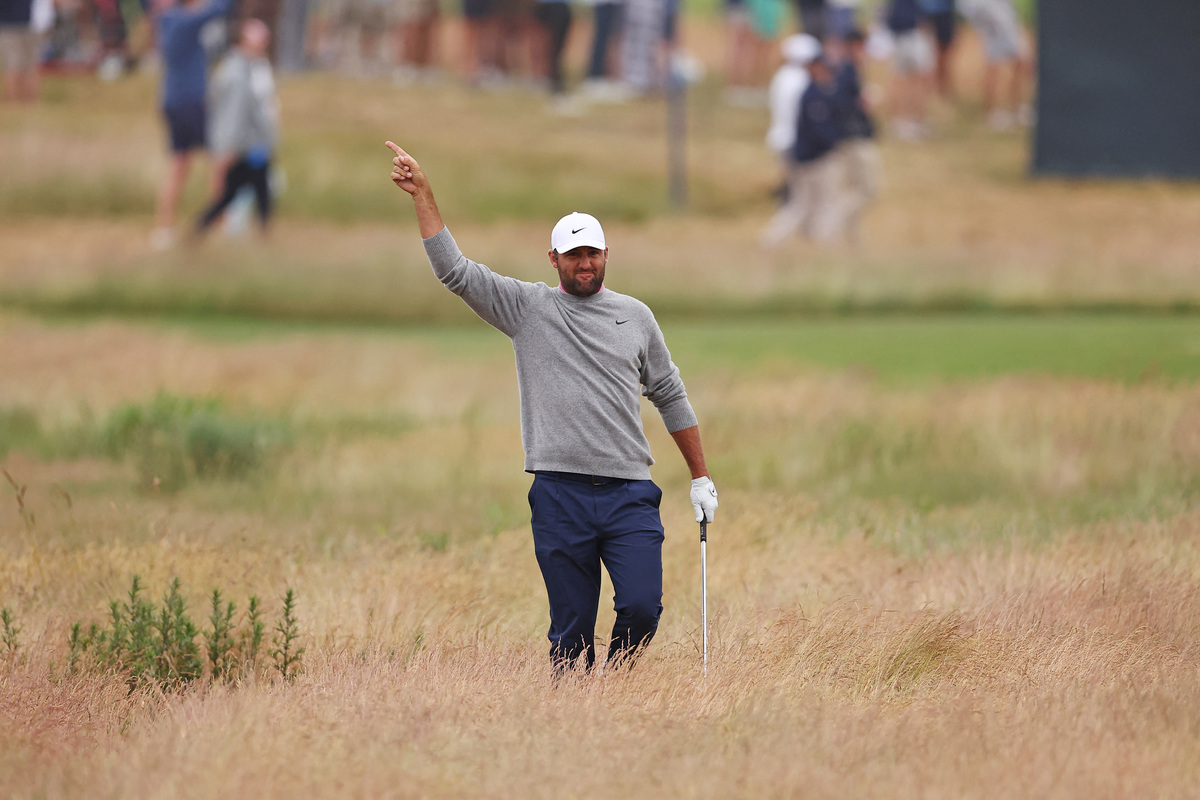 Jun 18, 2026; Southampton, New York, USA; Scottie Scheffler reacts to his shot on the fourth hole during the first round of the U.S. Open golf tournament. Mandatory Credit: Bill Streicher-Imagn Images