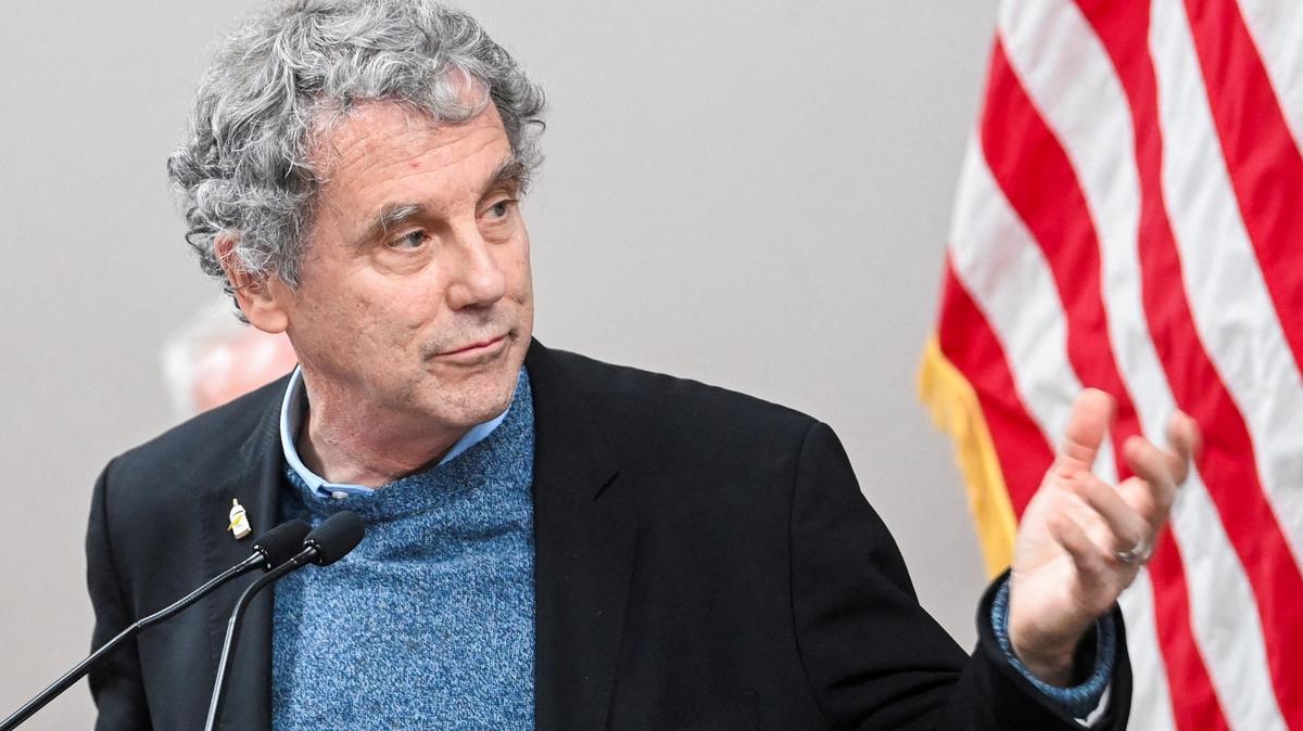 FILE PHOTO: U.S. Sen. Sherrod Brown (D-OH) speaks during a press conference in Ohio, U.S., February 16, 2023. REUTERS/Alan Freed/File Photo