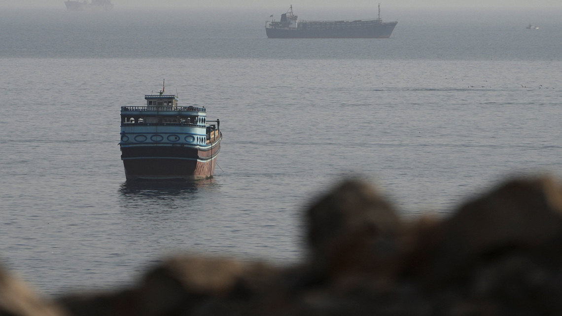 Oil rises 4% as Iran, US both demand compensation and Hormuz hopes fade 