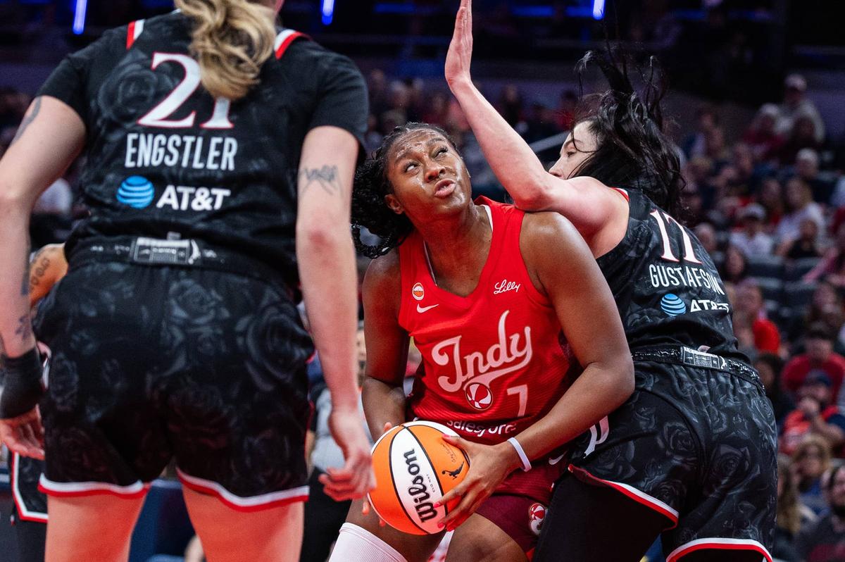  Indiana Fever center-forward Aliyah Boston (7) shoots the ball against the Portland Fire. Trevor Ruszkowski-Imagn Images