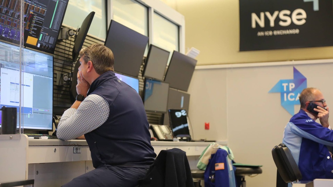 Schwab, Vanguard growth ETFs flag a costly investor trap