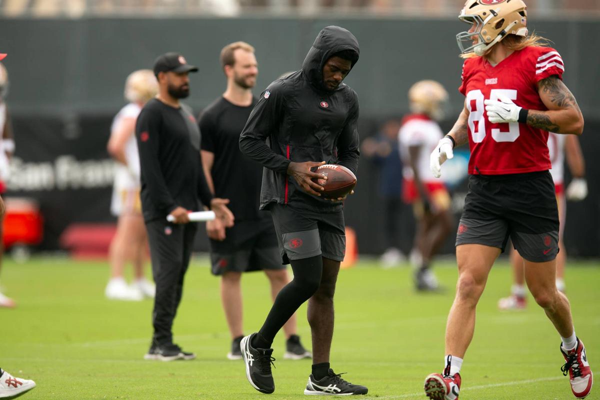  San Francisco 49ers wide receiver Brandon Aiyuk (left) 