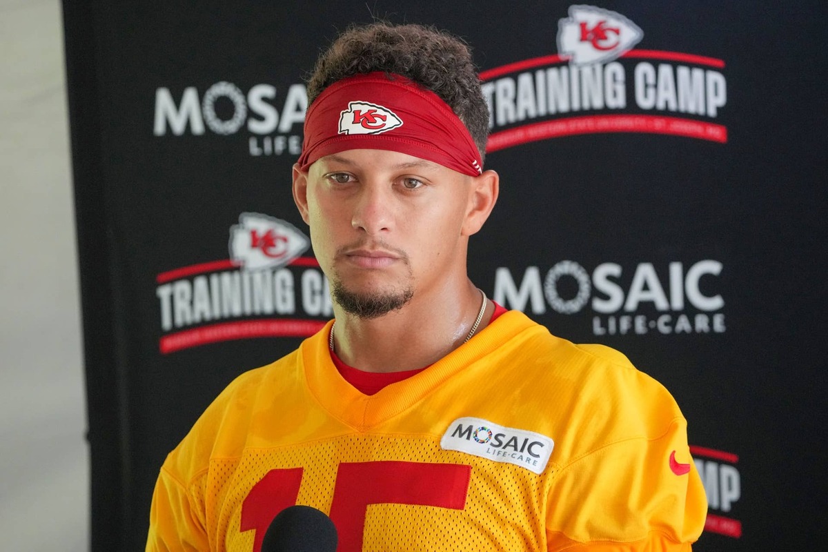  Kansas City Chiefs quarterback Patrick Mahomes (15) speaks to the media. Denny Medley-Imagn Images