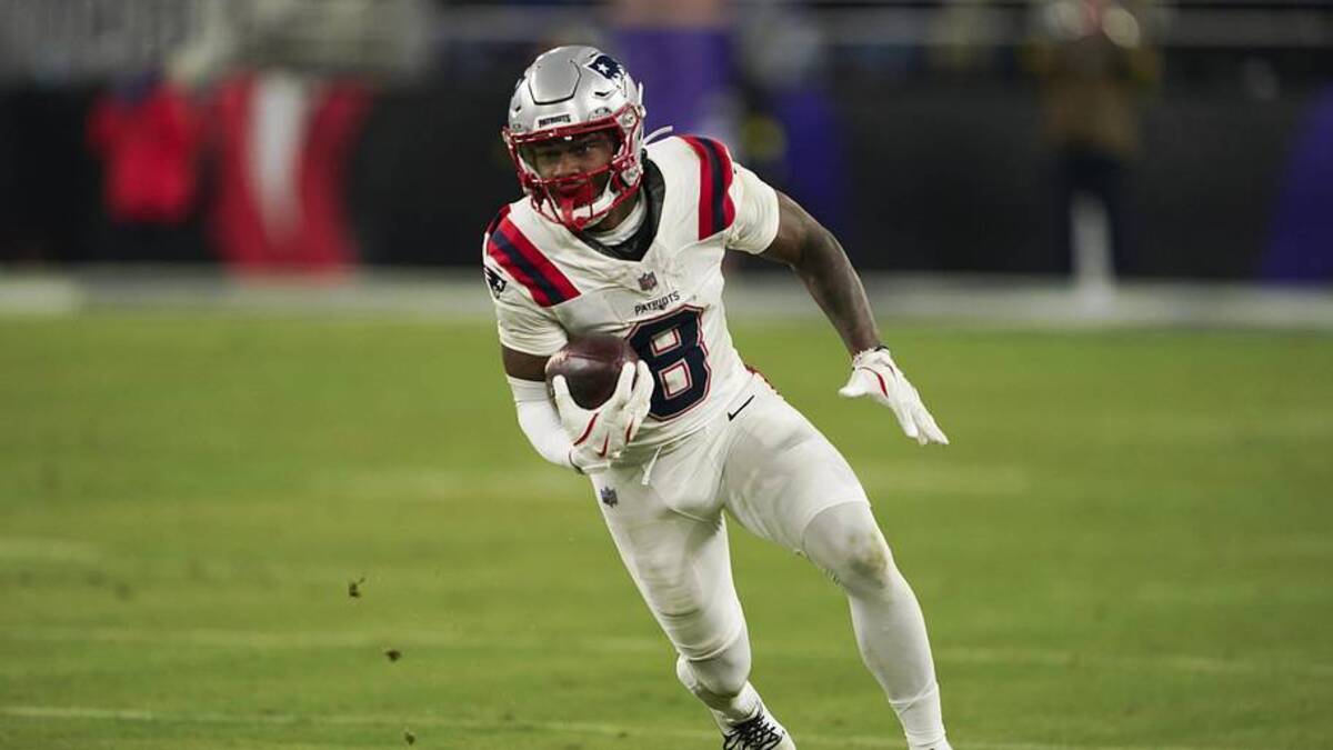  Dec 21, 2025; Baltimore, Maryland, USA; New England Patriots wide receiver Stefon Diggs (8) runs the ball against the Baltimore Ravens during the second half of the game at M&T Bank Stadium. Mandatory Credit: Mitch Stringer-Imagn Images | Mitch Stringer-Imagn Images 