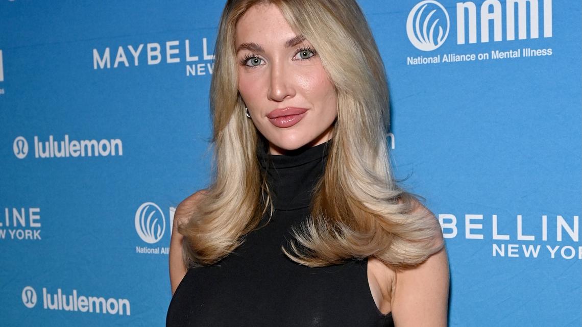 Kate Cassidy Says She Was 'Ridiculed' by TSA Over Passport Photo: 'New Nose?' 