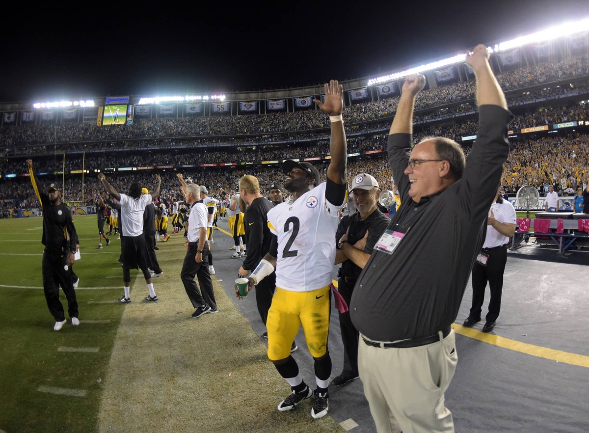  Oct 12, 2015; San Diego, CA, USA; Pittsburgh Steelers general manager Kevin Colbert (right) and quarterback Michael Vick (2) celebrate after 24-20 victory against the San Diego Chargers at Qualcomm Stadium. Mandatory Credit: Kirby Lee-USA TODAY Sports reuters.com,2015:newsml_MT1USATODAY8857147:586089600