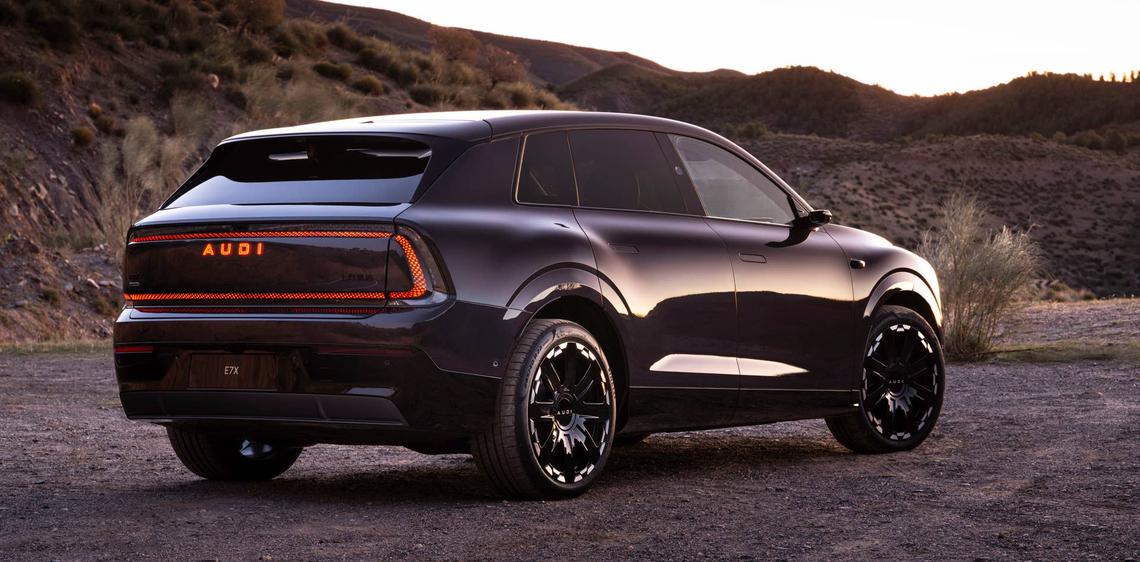  Static shot, exterior, three-quarter view Audi