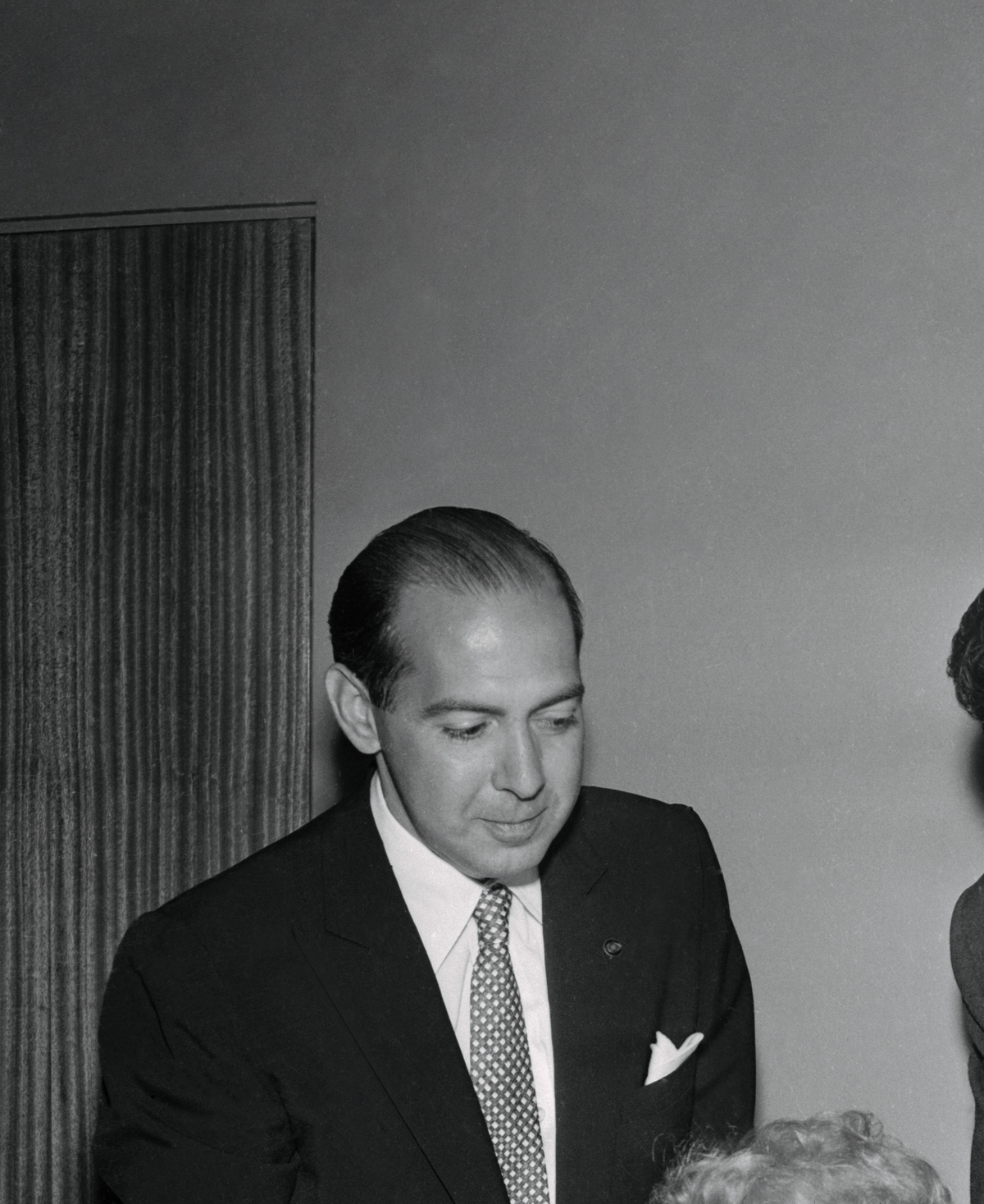 (Original Caption) Lucille Ball and Desi Arnaz, today signed a new $8,000,000 (eight million) contract with Philip Morris Co. and CBS Television which guarantees U.S. televiewers two-and-a-half years more of “I Love Lucy.” In the presence of Harry W. Chesley, Jr., vice president, Philip Morris Co.; Harry Ackerman, CBS-TV Vice President in charge of Network ProgramsGetty Images