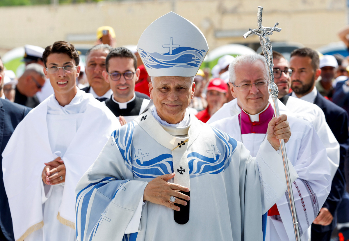 Pope Leo takes part in a procession to celebrate Holy Mass, as he visits the island of Lampedusa, a key entry point for migrants crossing the Mediterranean Sea, during a pastoral trip, Italy, July 4, 2026. REUTERS/Remo Casilli