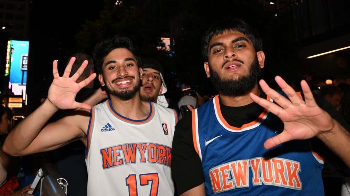 Knicks pause ticket sales after error led to high prices 