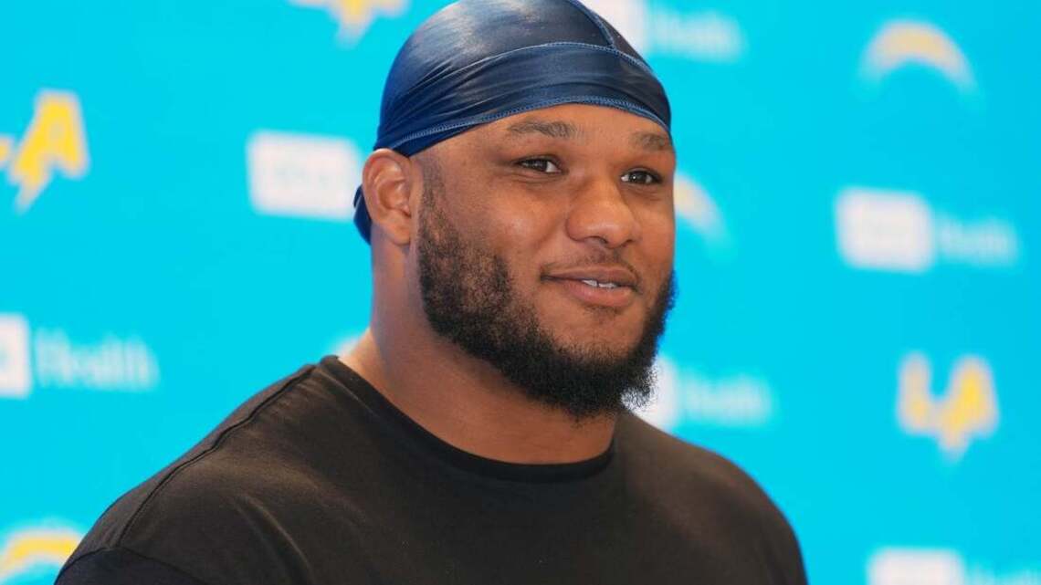 Falcons DL Da'Shawn Hand out for season with torn quad 