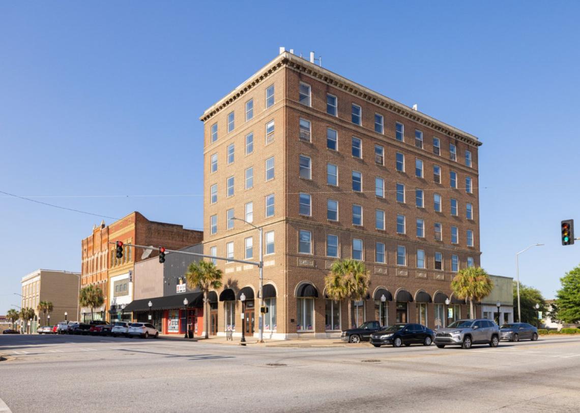  Roberto Galan // Shutterstock 