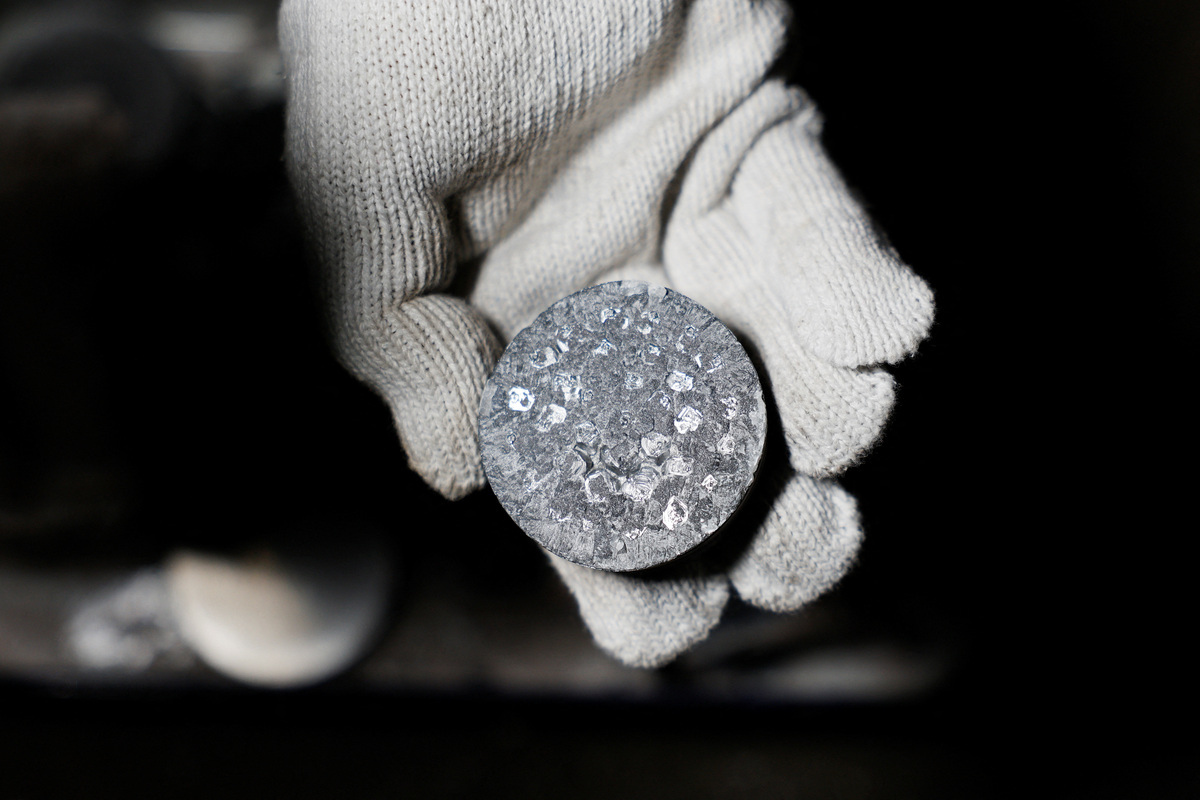 Analysis-China's lab-grown diamond makers target AI, chip sectors for ...