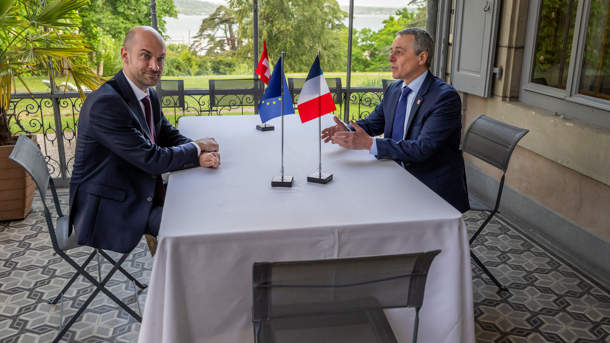 Switzerland's Foreign Minister Ignazio Cassis and France's Foreign Affairs Minister Jean-Noel Barrot attend a bilateral meeting between Switzerland and France ahead of the G7 Summit, in Geneva, Switzerland, May 8, 2026. MARTIAL TREZZINI/Pool via REUTERS