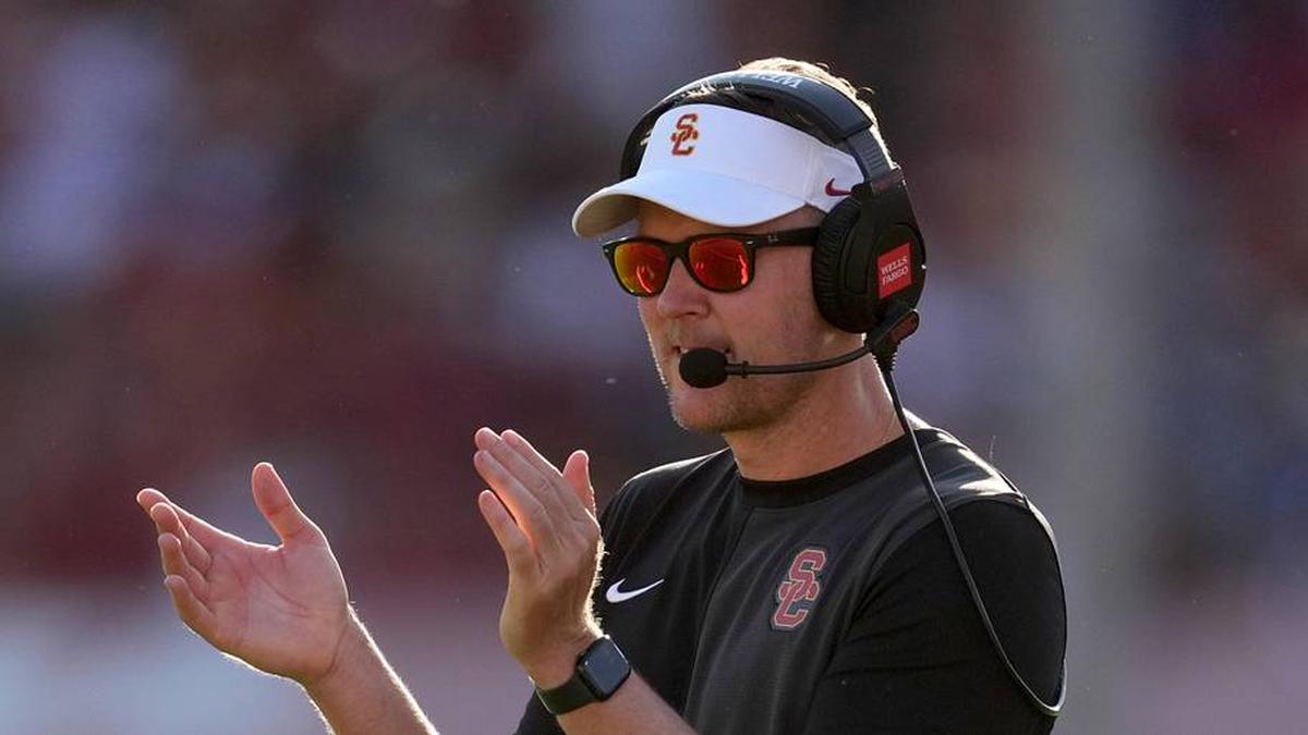  Aug 30, 2025; Los Angeles, California, USA; Southern California Trojans head coach Lincoln Riley watches from the sidelines against the Missouri State Bears in the first half at United Airlines Field at Los Angeles Memorial Coliseum. Mandatory Credit: Kirby Lee-Imagn Images | Kirby Lee-Imagn Images 