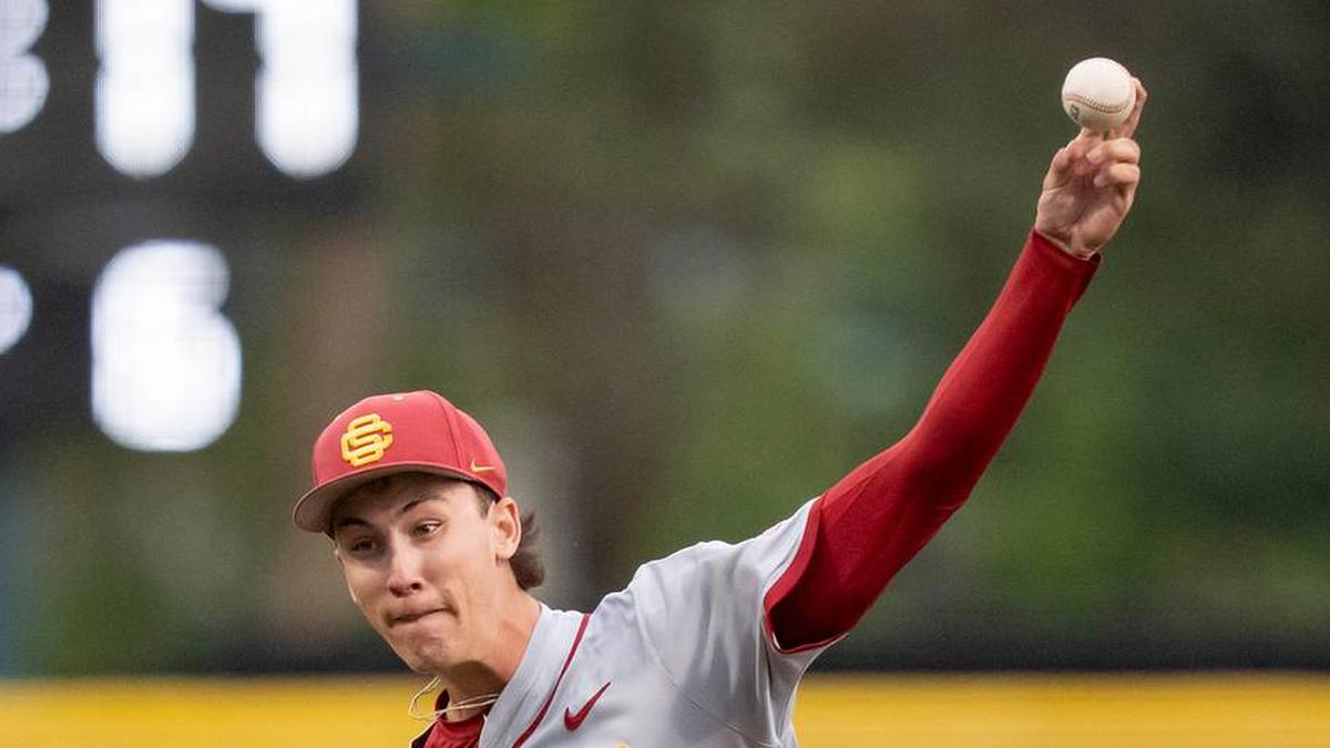  USC pitcher Mason Edwards throws a pitch as the Oregon Ducks host the USC Trojans on May 14, 2026, in Eugene, Oregon. | Ben Lonergan/The Register-Guard / USA TODAY NETWORK via Imagn Images 