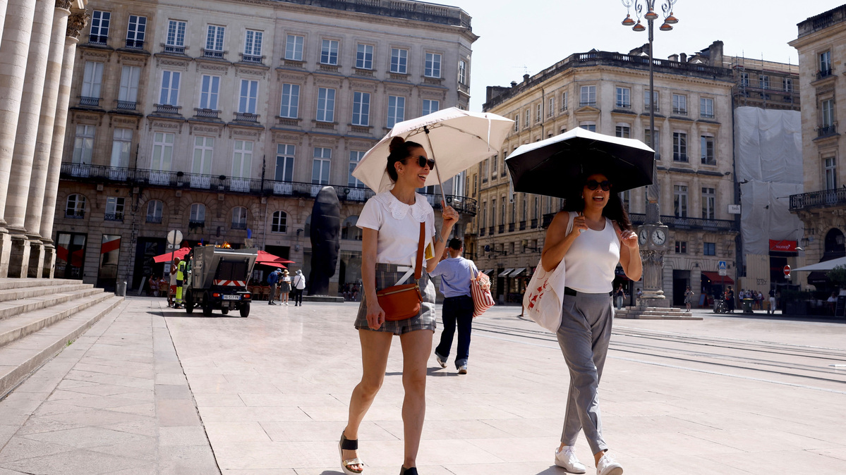 Women walk holding umbrellas to protect from the sun amid a heatwave in Bordeaux, France, May 28, 2026. REUTERS/Alice Sacco