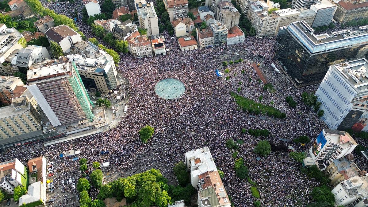 A drone view of demonstrators attending a student-led protest demanding snap parliamentary elections, as Serbia's anti-corruption movement enters a new phase, following the Novi Sad railway station canopy collapse that killed 16 people in 2024, in Belgrade, Serbia, May 23, 2026. REUTERS/Djordje Kojadinovic