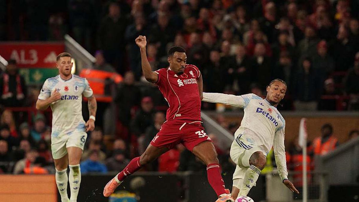  Rivals for Champions League qualification collide. | Steven Halliwell/MI News/NurPhoto/Getty Images 