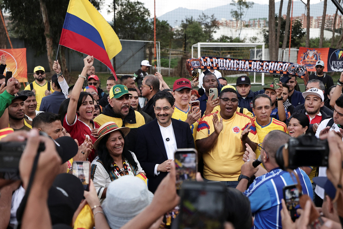 Colombian presidential candidate Ivan Cepeda of the Historic Pact party, accompanied by his running mate Aida Quilcue, reacts during a campaign event with leaders of Colombian football fan groups, ahead of the presidential runoff election, in Bogota, Colombia, June 4, 2026. REUTERS/Jose Vargas