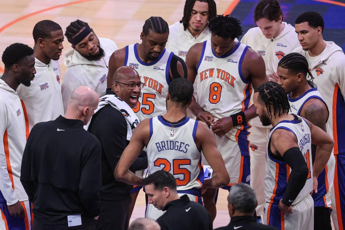  Jan 2, 2026; New York, New York, USA; New York Knicks head coach Mike Brown addresses the team prior to the start of the game against the Atlanta Hawks at Madison Square Garden. Mandatory Credit: Wendell Cruz-Imagn Images 