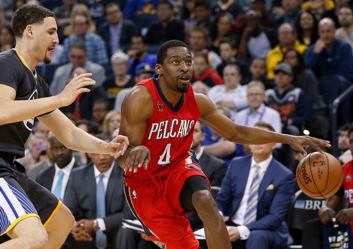 Apr 8, 2017; Oakland, CA, USA; New Orleans Pelicans guard Jordan Crawford (4) dribbles the ball against Golden State Warriors guard Klay Thompson (11) in the second quarter at Oracle Arena. Mandatory Credit: Cary Edmondson-USA TODAY Sports