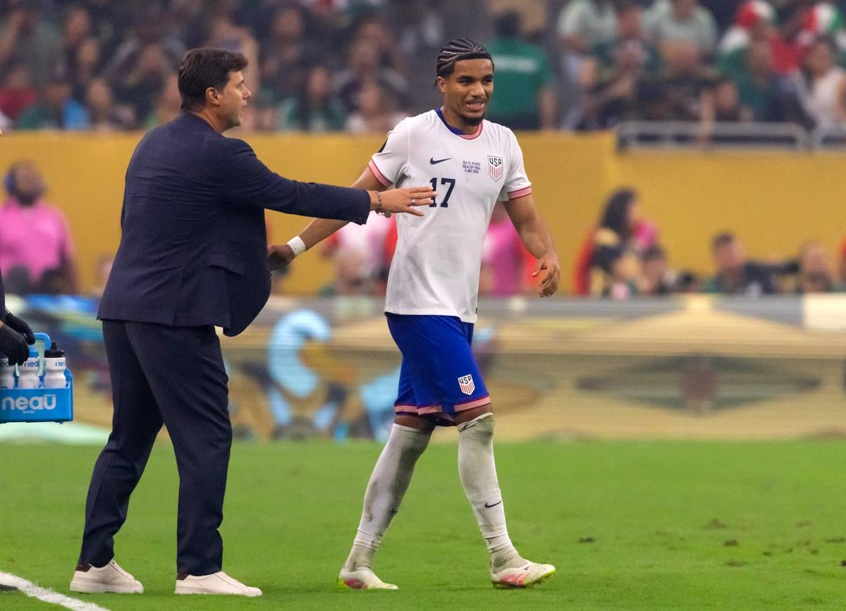  United States midfielder Malik Tillman speaks with head coach Mauricio Pochettino during their Gold Cup final match against Mexico in Houston on July 6, 2025. Mark J. Rebilas-Imagn Images