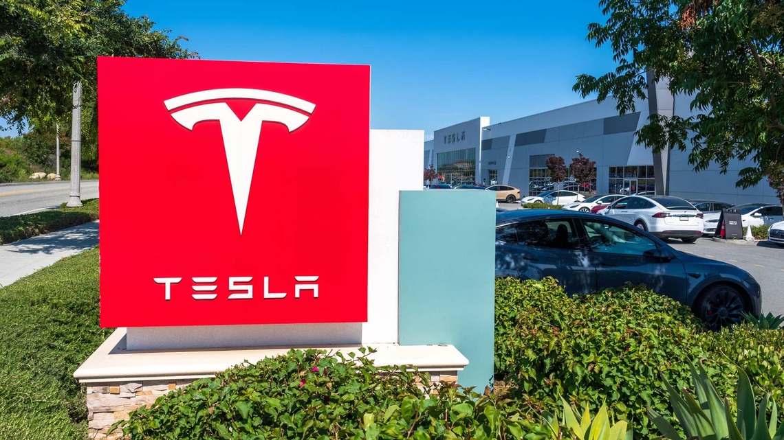 Deutsche Bank keeps Tesla buy rating but lowers price target 