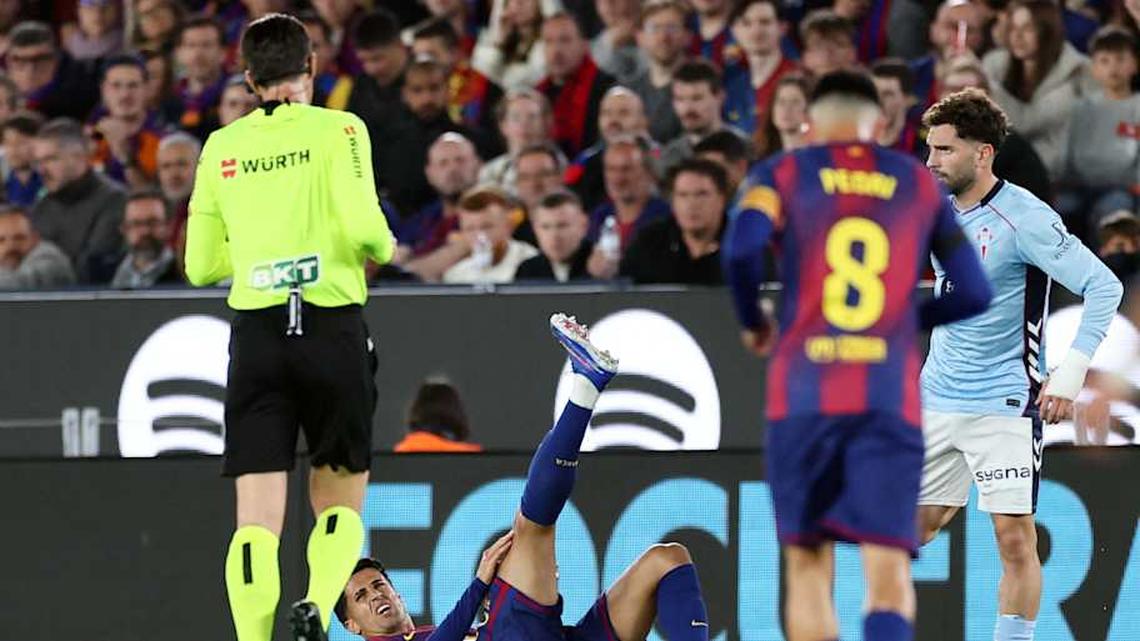  João Cancelo (bottom) lasted only 20 minutes on the pitch. | Josep Lago/AFP/Getty Images 