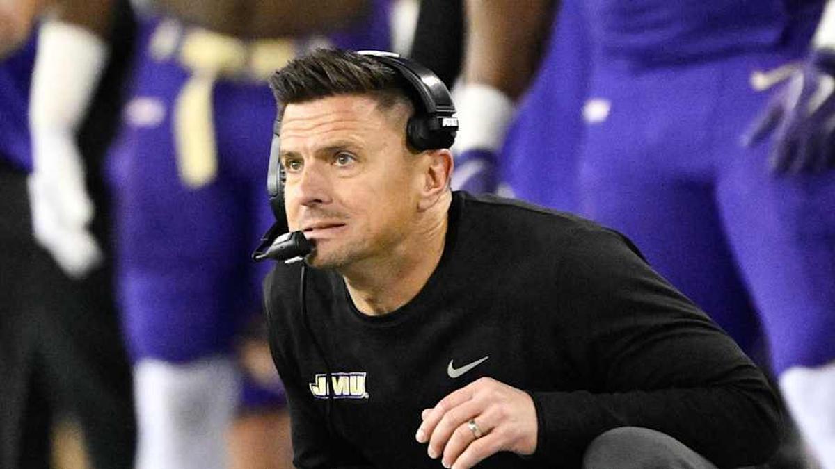  Dec 20, 2025; Eugene, OR, USA; James Madison Dukes head coach Bob Chesney looks on during the first quarter against the Oregon Ducks at Autzen Stadium. Mandatory Credit: Troy Wayrynen-Imagn Images | Troy Wayrynen-Imagn Images 