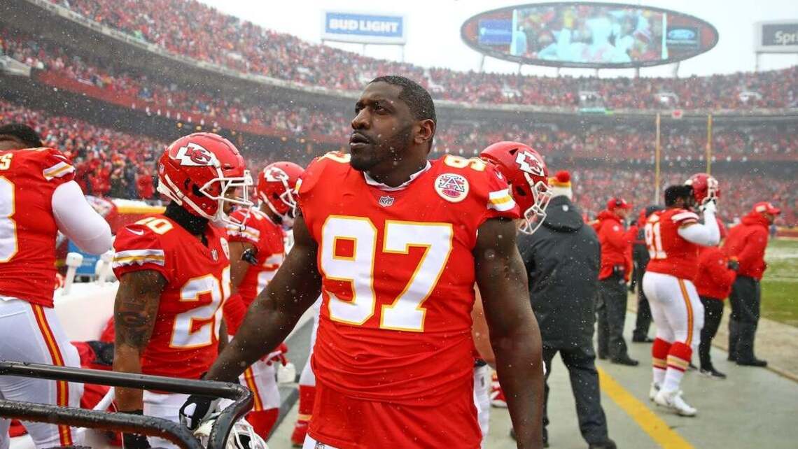 Former Falcons, Chiefs defensive end Bailey dies at age 37
