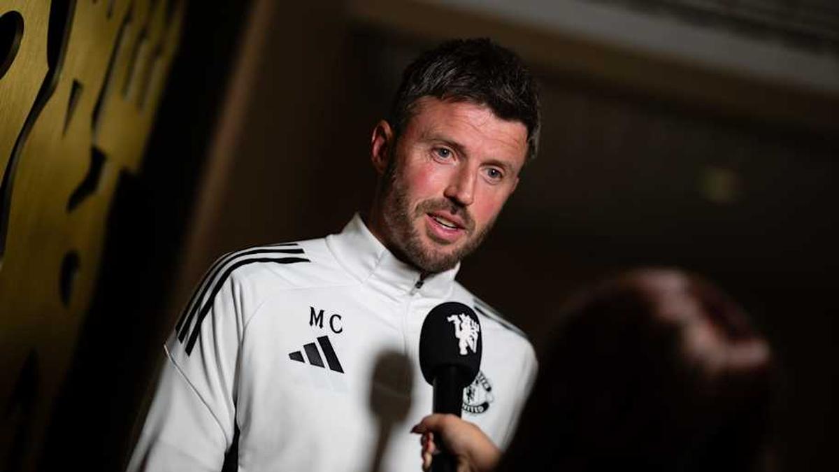  Michael Carrick hopes to earn a permanent contract. | Ash Donelon/Manchester United/Getty Images 