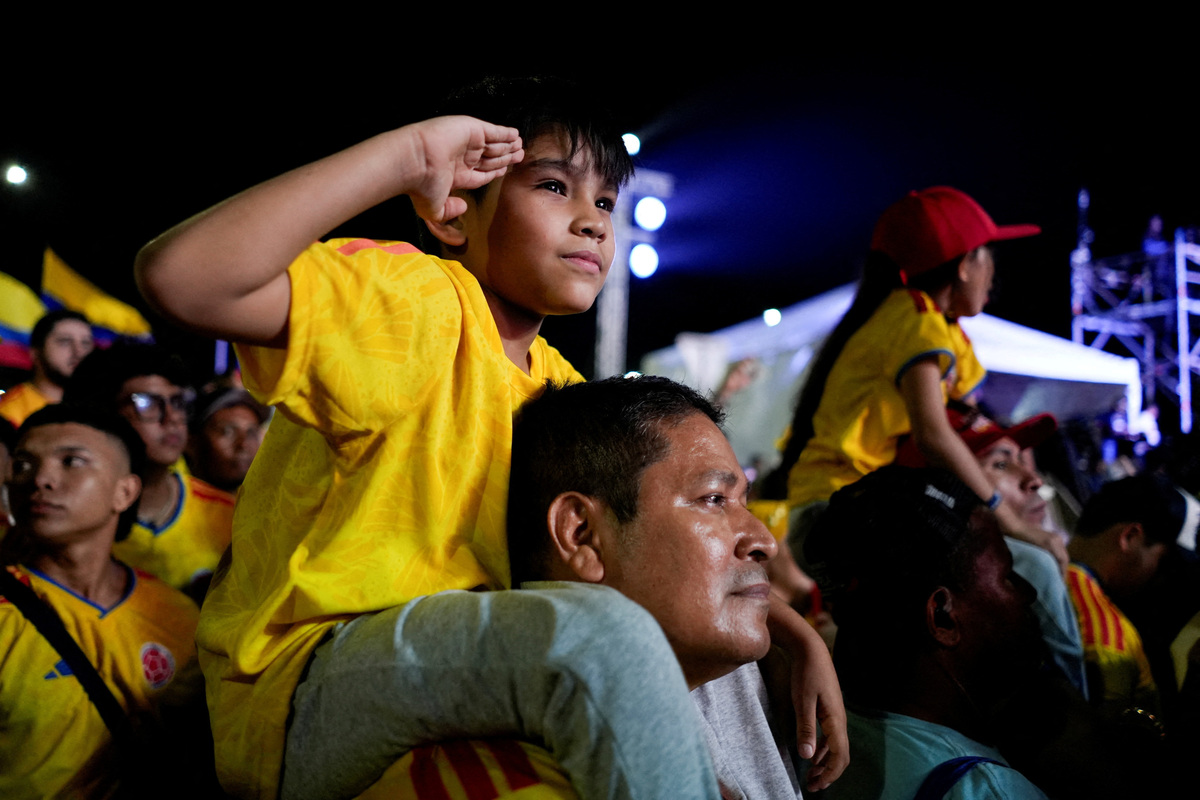 Supporters of Colombia's right-wing presidential candidate Abelardo De La Espriella gather after the preliminary runoff results against leftist candidate Ivan Cepeda, in Barranquilla, Colombia, June 21, 2026. REUTERS/Charlie Cordero