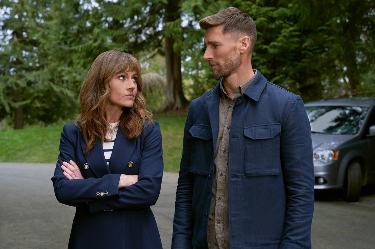  Nikki DeLoach, Andrew Walker in ‘Fatal Vows: A Curious Caterer Mystery.'Syd Wong/Hallmark Movie Channel/Everett Collection 