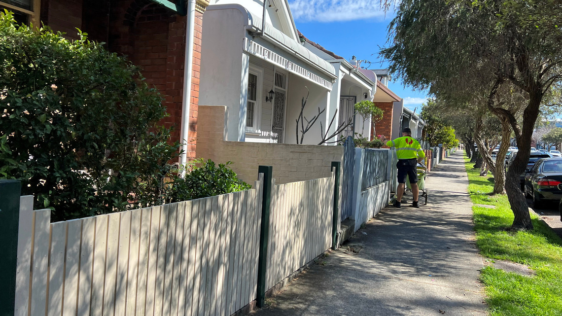 Australia's sudden housing chill seeps into economy 