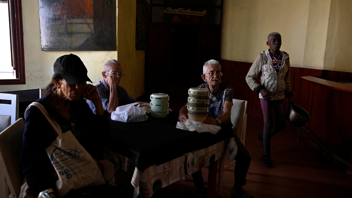 A group of elderly people wait at a dining hall to receive food assistance through the Sistema de Atencion a la Familia (SAF) system in Havana, Cuba, March 10, 2026. Pensions in Cuba have shrunk to the equivalent of $7 a month on the black-market exchange, as the peso has lost about a third of its value against the dollar since the start of the blockade. REUTERS/Norlys Perez