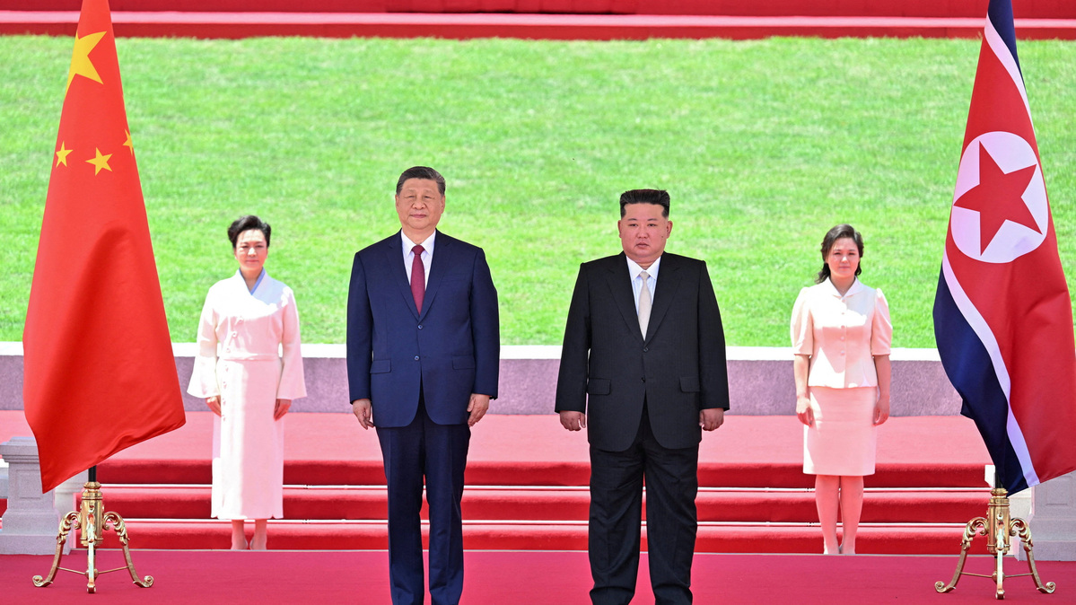 Chinese President Xi Jinping and North Korean leader Kim Jong Un watch a march-past as Kim holds a welcome ceremony for Xi at Kim Il Sung Square in Pyongyang, North Korea June 8, 2026. Yin Bogu/Xinhua via REUTERS