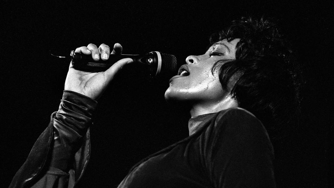 1992 No. 1 Hit Power Ballad Was Actually Written by a Country Music Legend 