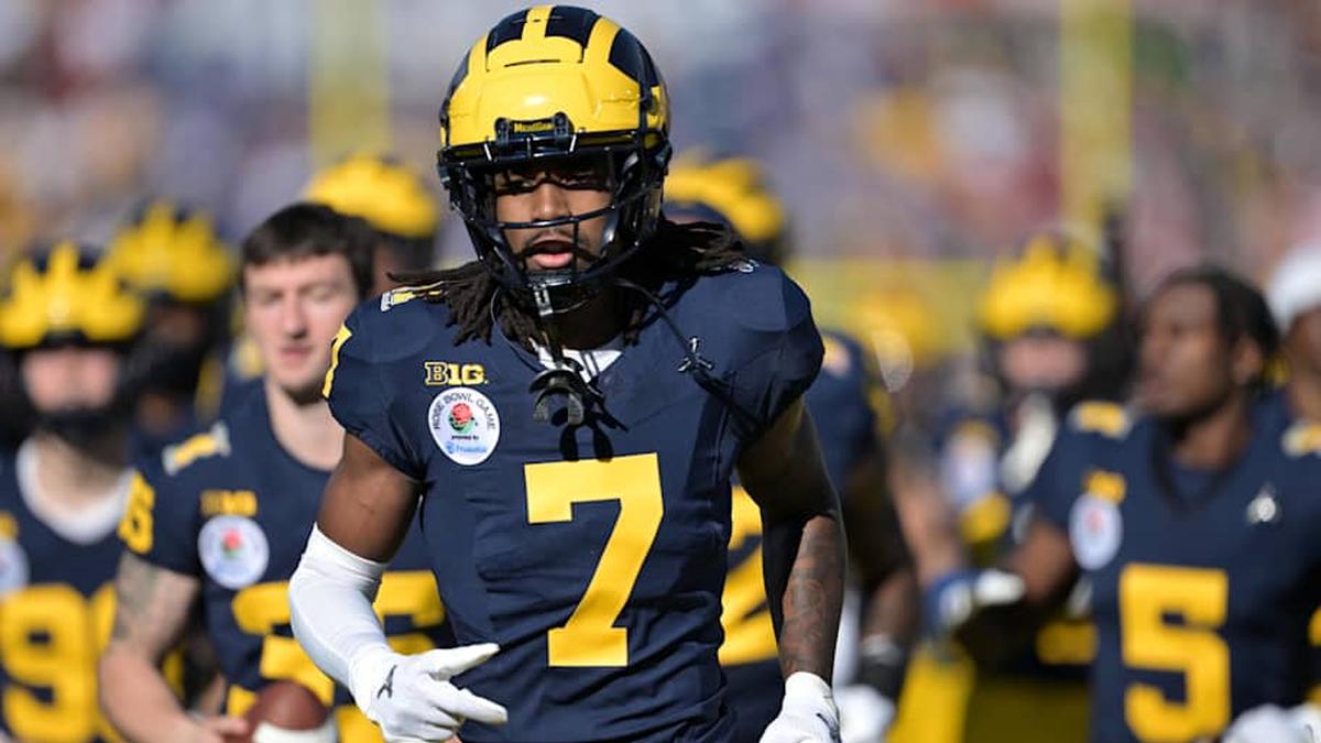  Jan 1, 2024; Pasadena, CA, USA; Michigan Wolverines defensive back Makari Paige (7) warms up before the game against the Alabama Crimson Tide in the 2024 Rose Bowl college football playoff semifinal game at Rose Bowl. Mandatory Credit: Jayne Kamin-Oncea-Imagn Images | Jayne Kamin-Oncea-Imagn Images 
