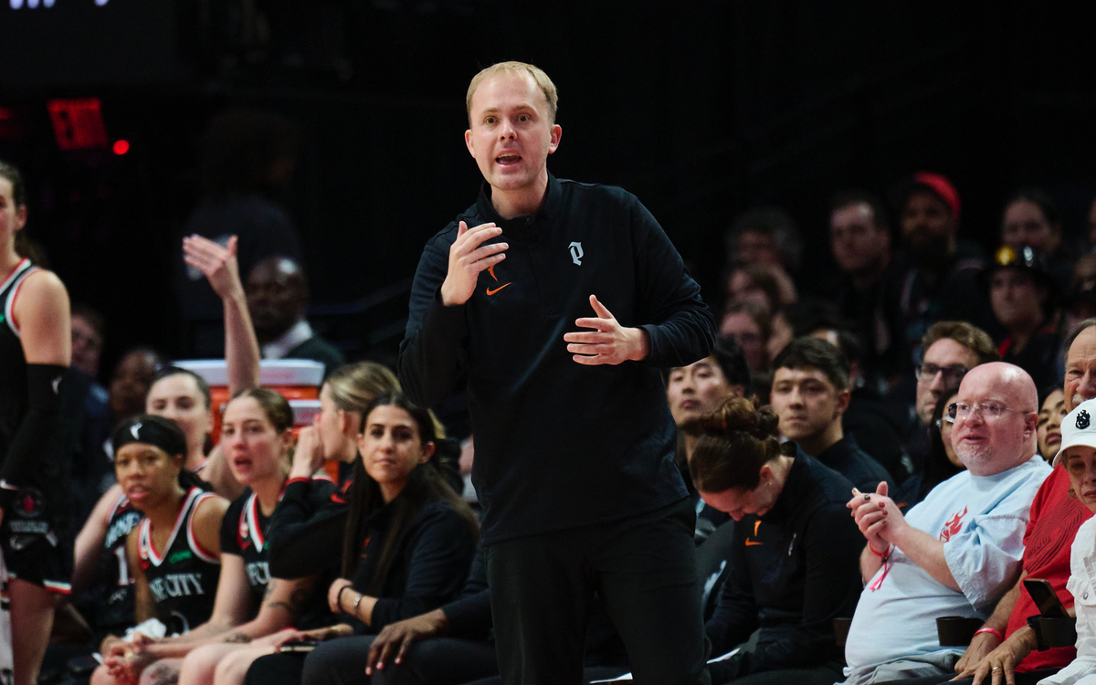  Portland Fire head coach Alex Sarama Troy Wayrynen-Imagn Images