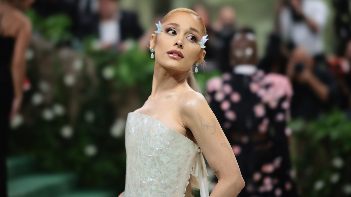‘Florida, I love you.’ Ariana Grande kicks off first of three shows