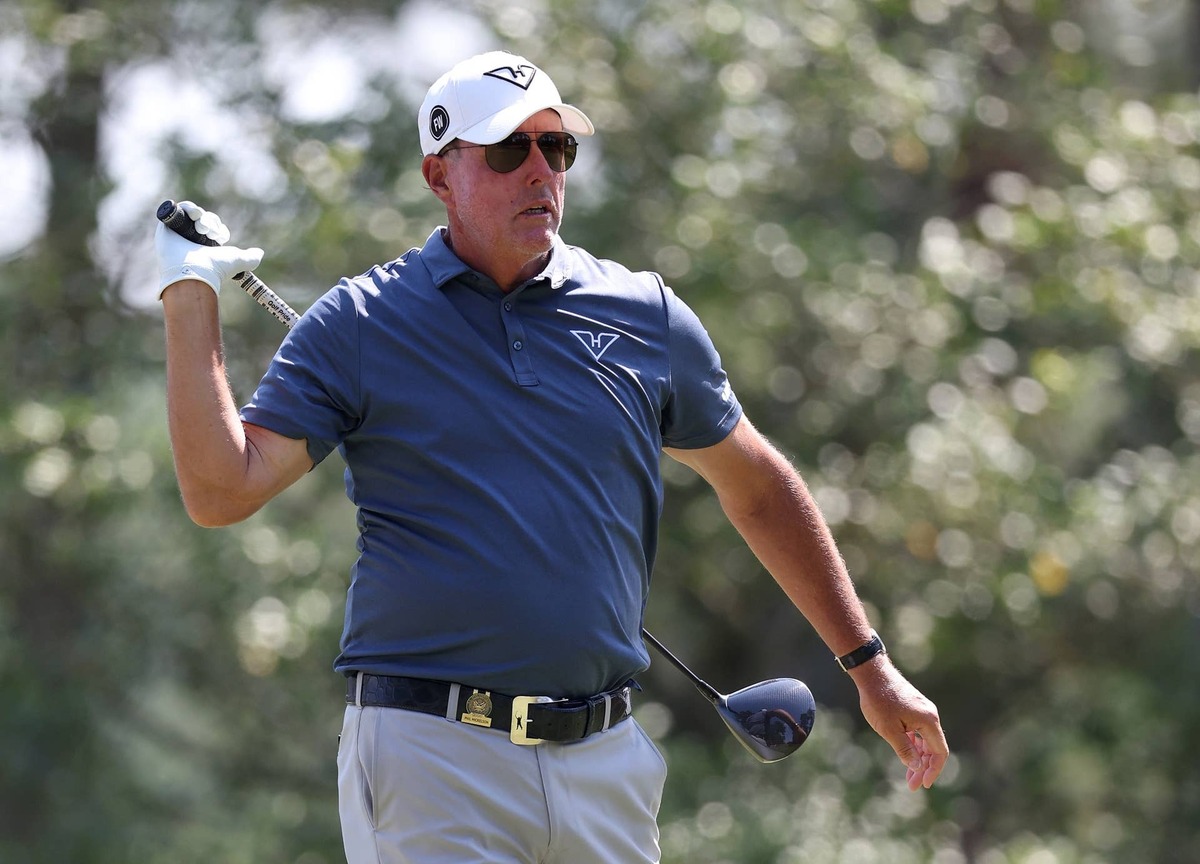  PINEHURST, NORTH CAROLINA - JUNE 13: Phil Mickelson of the United States reacts after his shot on the 11th tee during the first round of the 124th U.S. Open at Pinehurst Resort on June 13, 2024 in Pinehurst, North Carolina. (Photo by Sean M. Haffey/Getty Images) 
