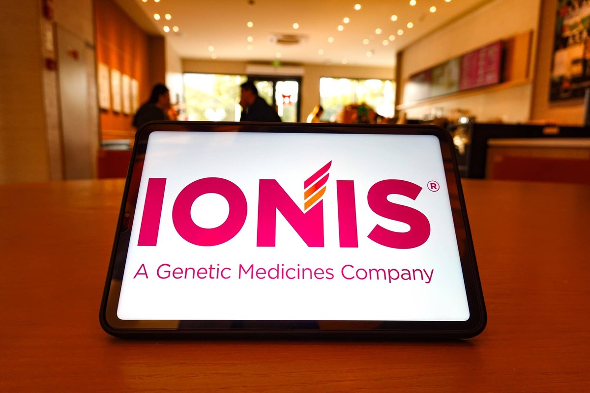  Ionis shares fell sharply after back-to-back pipeline setbacks in July 2026. 