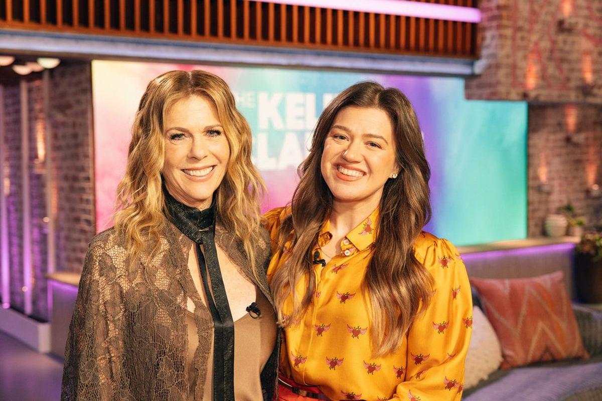  Rita Wilson and Kelly Clarkson on "The Kelly Clarkson Show."Weiss Eubanks/NBCUniversal 