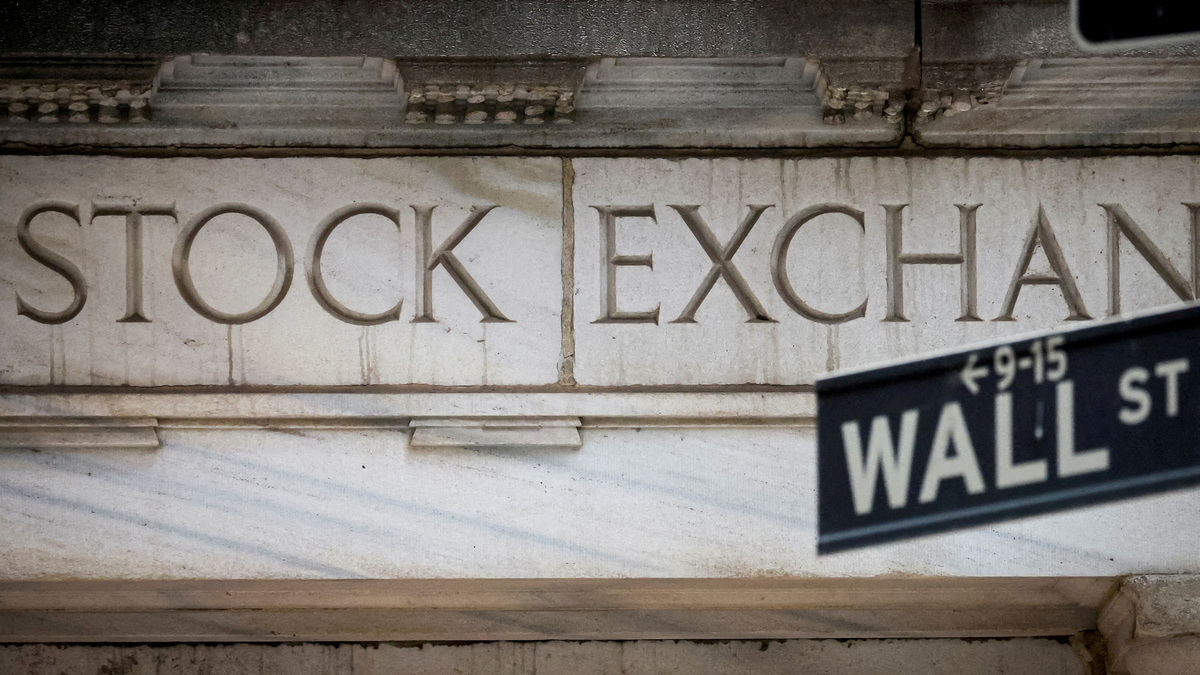 FILE PHOTO: The Wall Street entrance to the New York Stock Exchange (NYSE) is seen in New York City, U.S., November 15, 2022. REUTERS/Brendan McDermid/File Photo